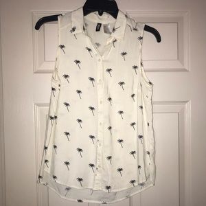 H&Mwhite sleeveless button down w/palm trees size2